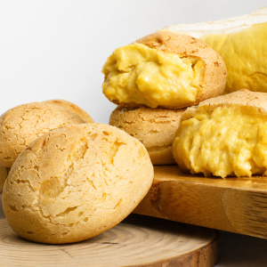 hình cận bánh su sầu riêng nguyên chất sari Bakery