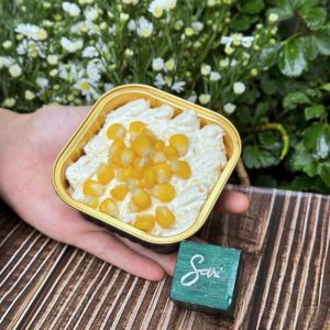 Bánh kem bắp tại Sari Bakery với kem bắp xay nhuyễn và bông lan mềm mịn