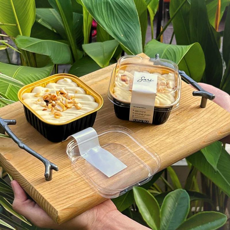 bánh sầu riêng kem mặn tại Sari Bakery với kết cấu đặc trưng, sầu riêng thơm nhẹ và bánh lạnh dễ ăn.