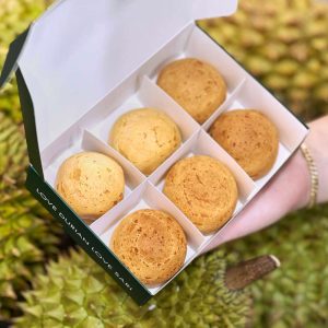 Bánh su sầu riêng nguyên chất tại Sari bakery, 100% nhân sầu riêng nguyên chất.