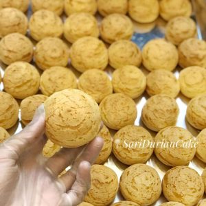 Bánh su sầu riêng nguyên chất tại Sari bakery, 100% nhân sầu riêng nguyên chất.