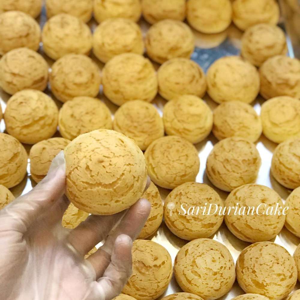 Bánh su sầu riêng nguyên chất – Sari Bakery Bánh su sầu riêng nguyên chất tại Sari bakery, 100% nhân sầu riêng nguyên chất.