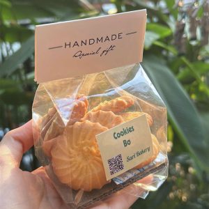 Cookies bơ tại Sari Bakery được đóng gói gọn gàng, bánh giòn nhẹ và thơm mùi bơ.
