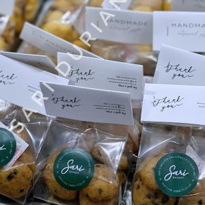 Cookies chocolate chip tại Sari Bakery được đóng gói gọn gàng, tiện bảo quản và mang đi.