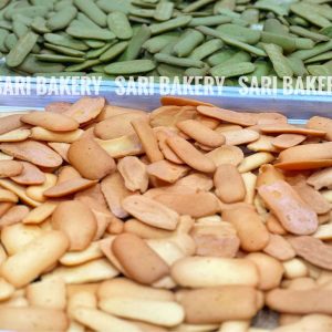 Cookies lưỡi mèo vani giòn mỏng với bề mặt bánh mịn và hương bơ dịu.