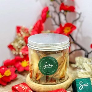 Cookies lưỡi mèo vani tại Sari Bakery được đựng trong hũ, phù hợp làm quà tặng.