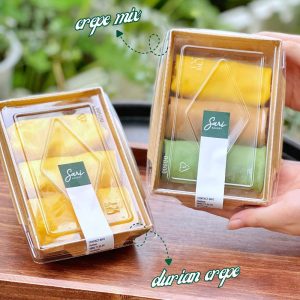 Hộp bánh crepe cuộn mix 3 vị đóng gói gọn gàng tại Sari Bakery