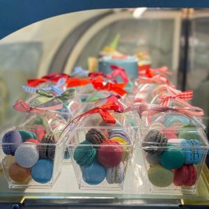 Set macaron mini mix vị Sari Bakery đóng hộp quà xinh xắn