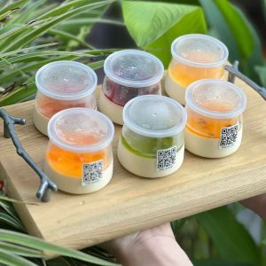 Panna cotta trái cây đóng hũ tiện lợi tại Sari Bakery