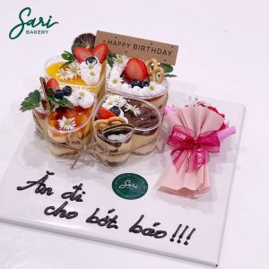 Set ly tim mix vị kèm hoa và phụ kiện trang trí