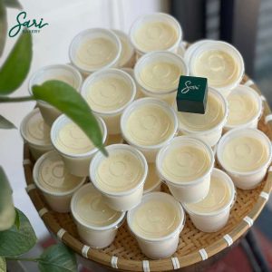 Sữa chua phô mai Sari Bakery mềm mịn, làm tươi mỗi ngày, dùng lạnh ngon nhất
