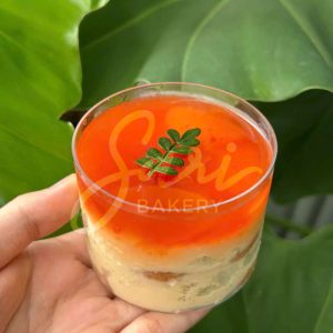 Tiramisu đào ổi hồng nhiều vị tại Sari Bakery, bánh lạnh dễ ăn