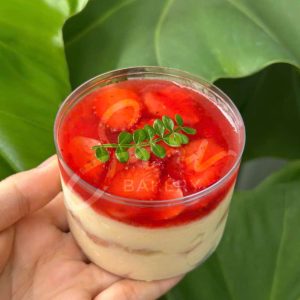 Tiramisu dâu phúc bồn tử nhiều vị, bánh lạnh dạng cup tại Sari Bakery