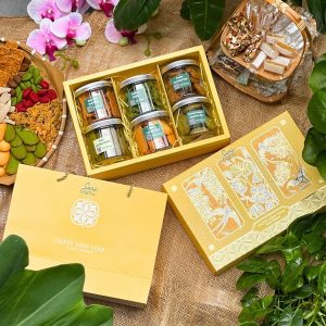 hộp quà Tết 6 hũ màu vàng Sari Bakery