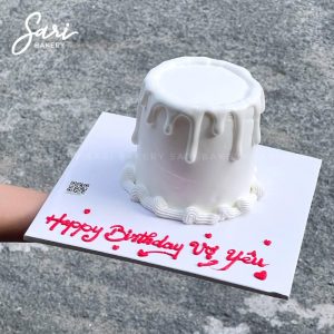 Bánh bento mini trắng tối giản viết chữ chúc mừng – Sari Bakery Gò Vấp