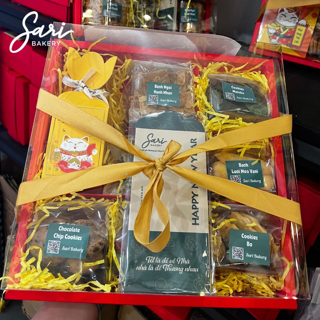 Hộp quà mica 9 ngăn Sari hộp quà Tết mica 9 ngăn Sari Bakery đóng gói cao cấp