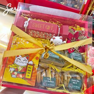 hộp quà mica 9 ngăn Sari Bakery kèm túi xách