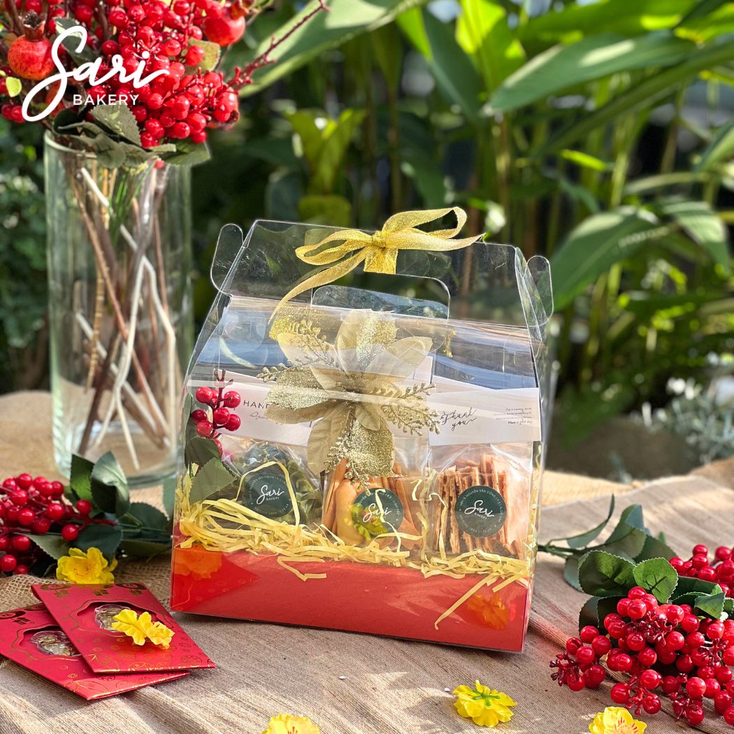 Hộp vali mica Sari hộp quà Tết vali mica trong suốt Sari Bakery