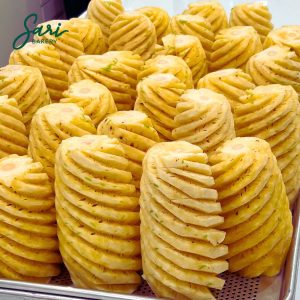 dứa tươi làm nhân bánh Sari Bakery