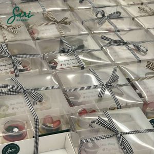 Quy trình chuẩn bị panna cotta hũ tròn tại Sari Bakery