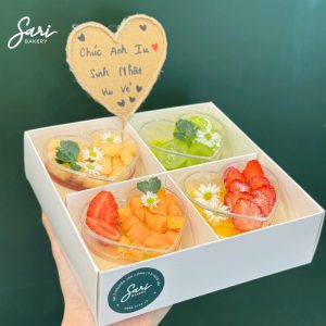 Set 4 panna cotta ly tim decor trái cây tại Sari Bakery – bánh lạnh sinh nhật mini