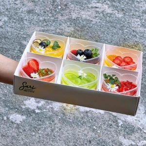 Set 6 panna cotta ly tim decor trái cây tại Sari Bakery – bánh lạnh sinh nhật