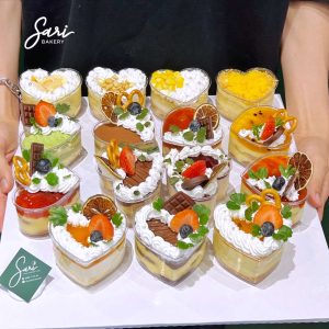 Set bánh sinh nhật 15 ly tim mix vị trang trí tinh tế tại Sari Bakery
