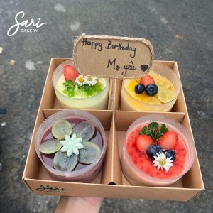 Set bánh mix vị hũ tròn 4 ly decor tinh tế tại Sari Bakery