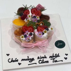 Bánh sinh nhật mini 4 ly tim mix vị trang trí trái cây tươi