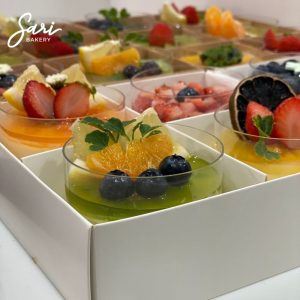 Hũ bánh mix vị trang trí đẹp mắt tại Sari Bakery